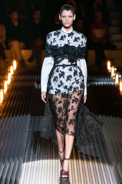 Look 48